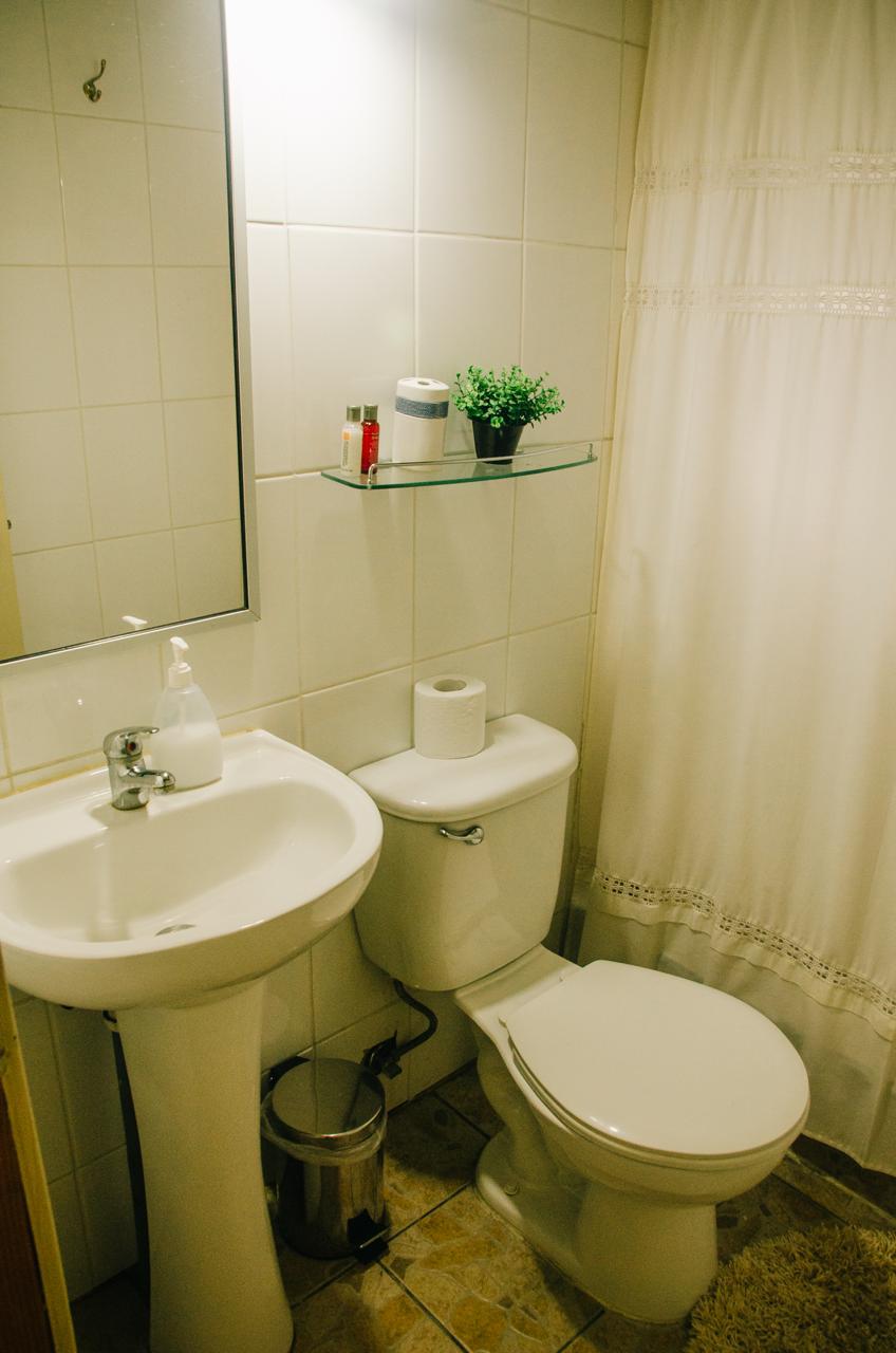 Baño privado limpio en Hostal RucaMew Panguipulli