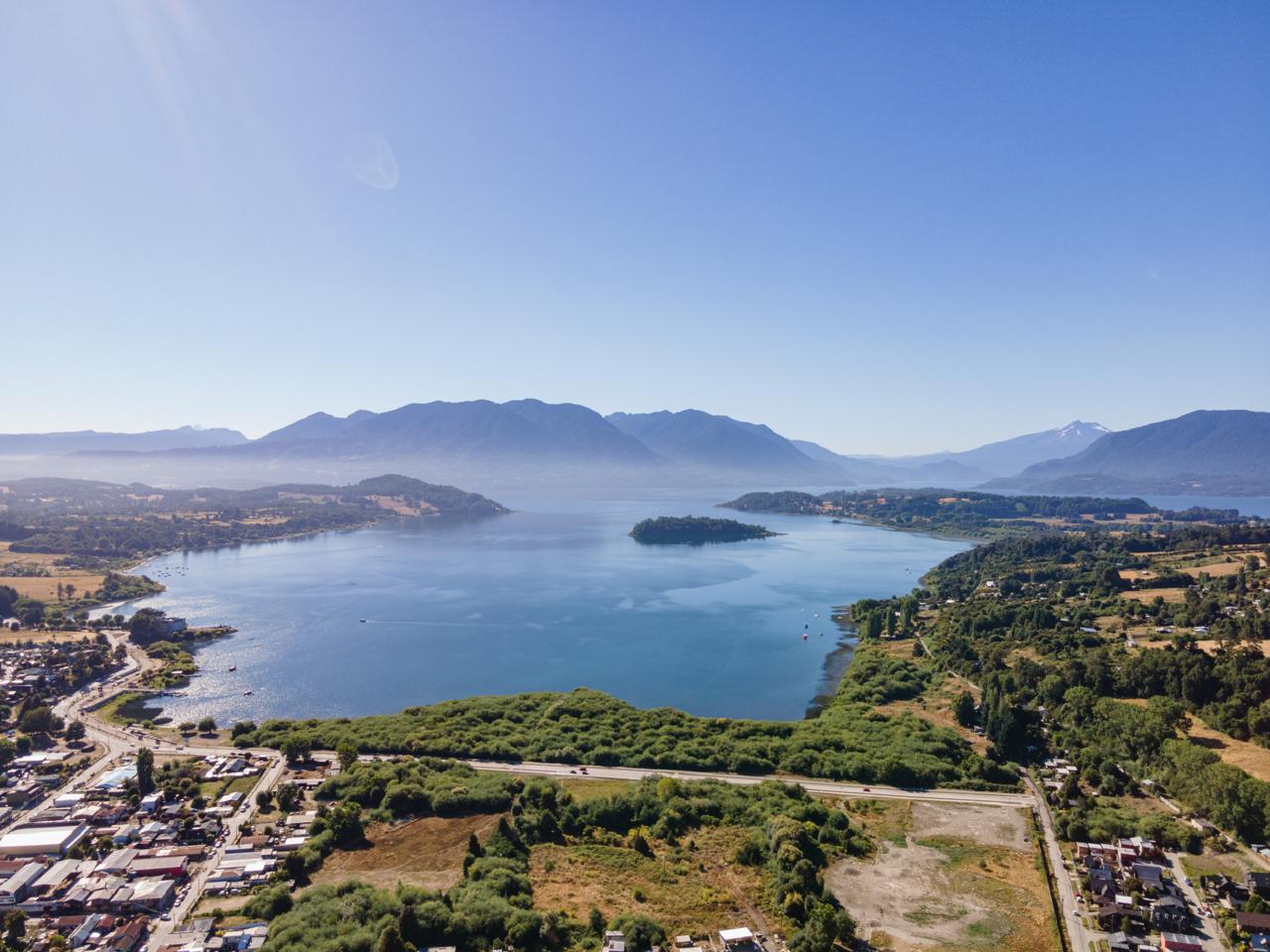 Vista del Lago Panguipulli cerca del Hostal RucaMew